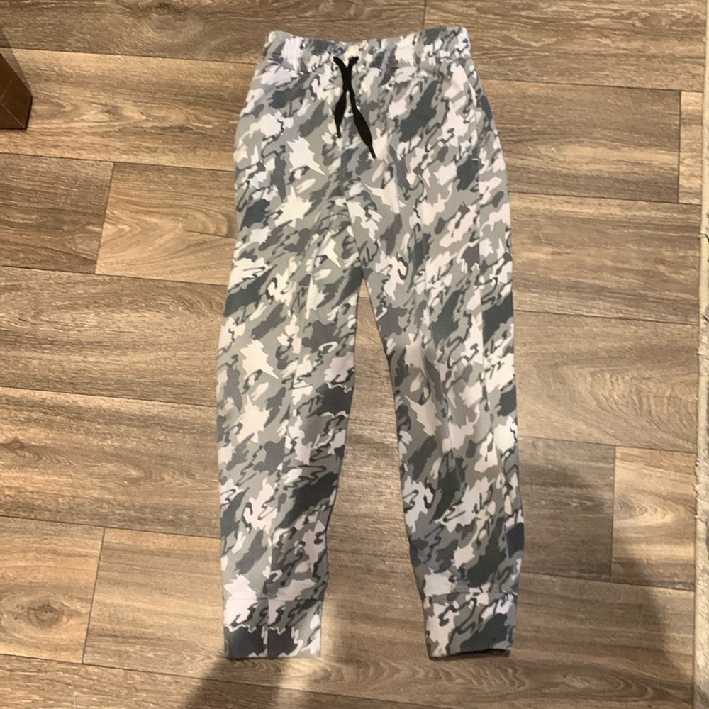 women’s camo joggers